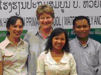 Sally et son équipe au Laos {JPEG}